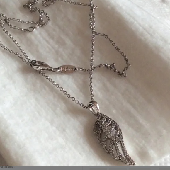 Elegant Silver Wing Pendant Necklace - Picture 3 of 5